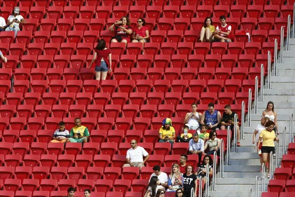 Futebol feminino não atrai torcedores para o Mané Garrincha