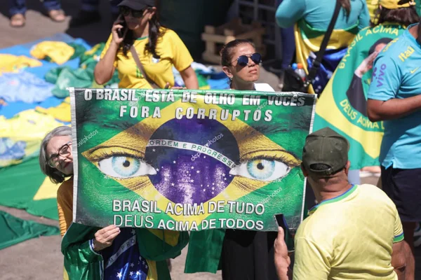 Brasilia - Bolsonaristas realizam ato pela a anistia do ex-presidente Jair Bolsonaro - metropoles-11