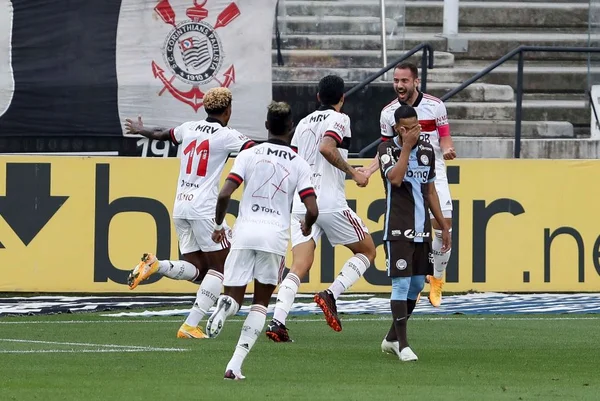 Flamengo vence o Corinthians