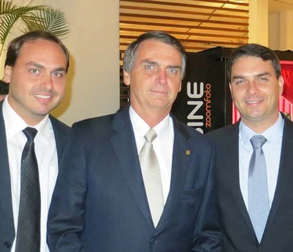 Bolsonaro e filhos