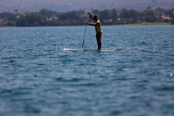 Caesb encomenda laudo e garante que água captada do Lago é boa