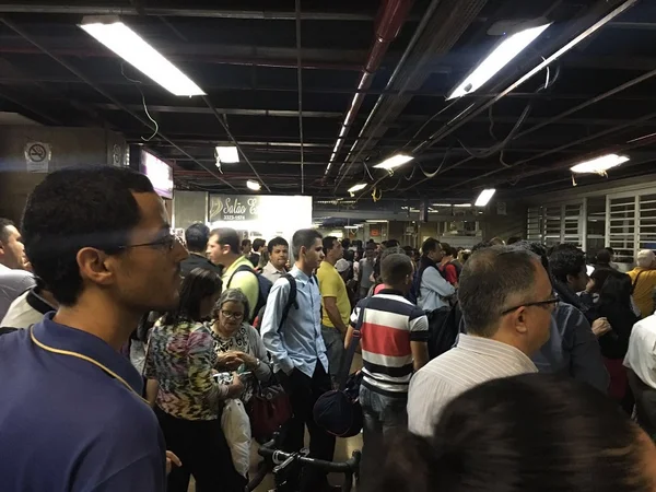 Mais transtornos por causa da chuva. Metrô-DF ficou parado por quase duas horas