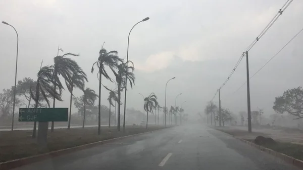 Calorão dá trégua e DF registra até chuva de granizo