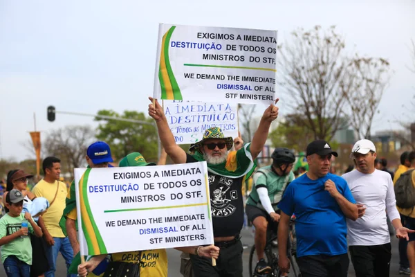 7 de Setembro: manifestantes exibem faixas contra o STF na Esplanada