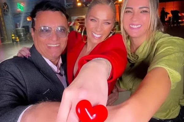 Foto colorida de Adriane Galisteu, Nahim e Andreia de Andrade - Metrópoles