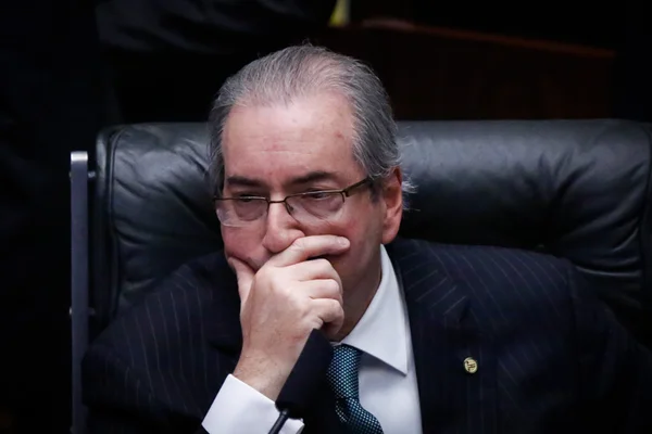 Cunha tem R$ 220 milhões bloqueados pela justiça