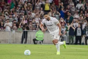 Hulk desabafa após discussão com torcida: “Jamais vou faltar com respeito” - imagem 3 Hulk desabafa após discussão com torcida: “Jamais vou faltar com respeito” - imagem 3