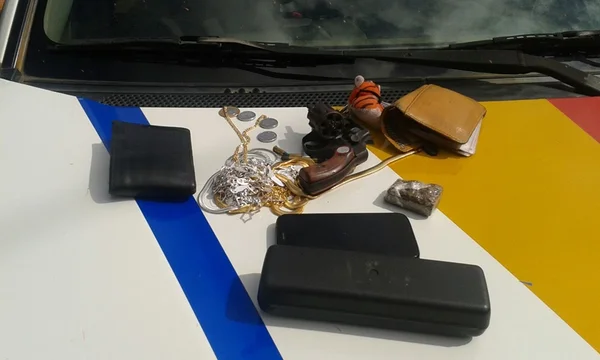 Polícia prende trio acusado de assaltar joalheria em Taguatinga. Um deles atirou no próprio pé