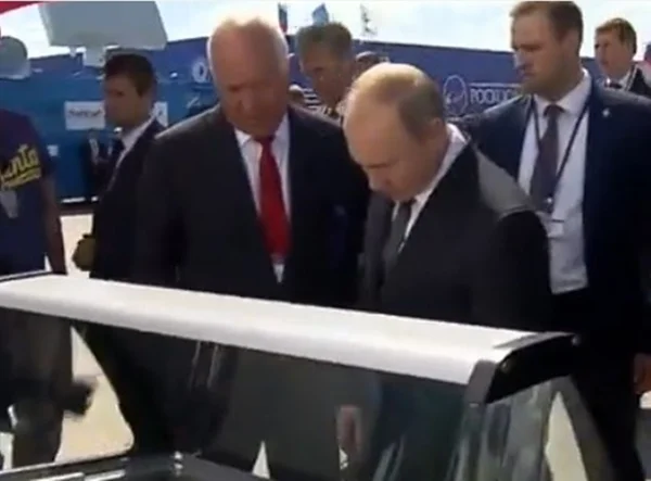 Kicis usa vídeo de Putin de 2017 em fake news para elogiar Bolsonaro