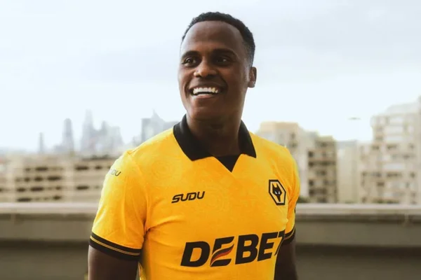 Foto colorida de Jhon Arias, do Wolverhampton - Metrópoles