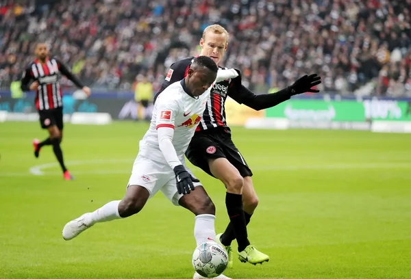 RB Leipzig é superado pelo Frankfurt e perde sequência invicta