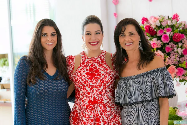 Flávia Nasr, Gabriela Bessa e Eliane Nasr
Flávia Nasr, Gabriela Bessa e Eliane Nasr