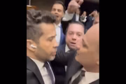 Janones foi cercado por deputados de oposição na Câmara