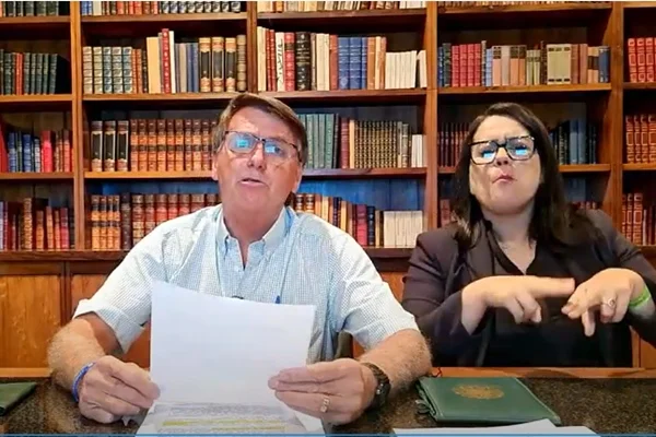 Perdão dado por Bolsonaro é inédito desde a redemocratização do Brasil