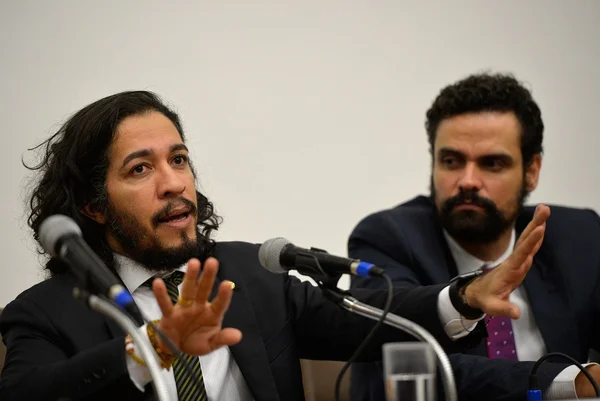 Jean Wyllys, do PSol, desiste de mandato e deixa o Brasil