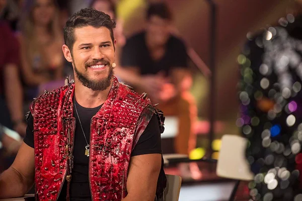 “Quero ser mãe”, diz José Loreto em entrevista a Fátima Bernardes