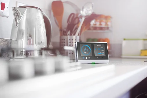 dispositivo tecnológico na cozinha