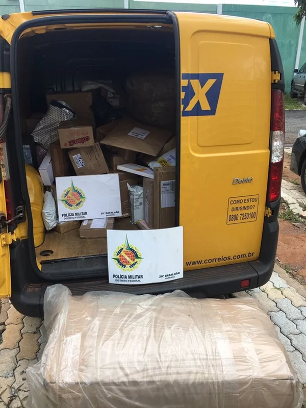 Menor é apreendido após roubar carro dos Correios com 73 encomendas