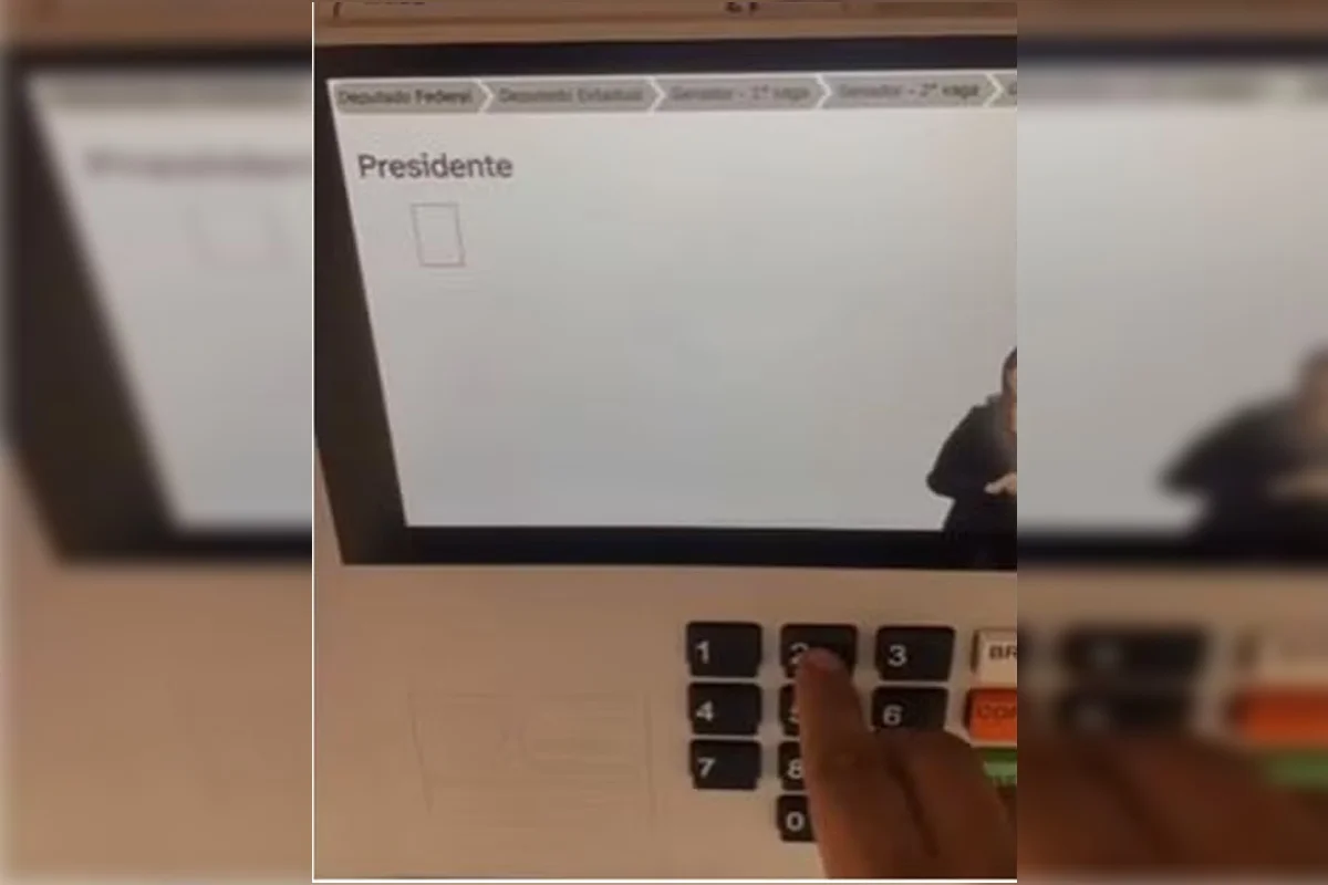 Eleitor é abordado pela PM após filmar e publicar vídeo do próprio voto