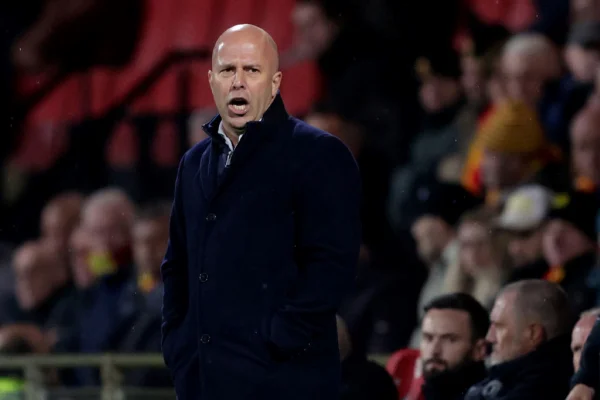 Imagem colorida de Arne Slot, cotado para assumir comando técnico do Liverpool- Metrópoles
