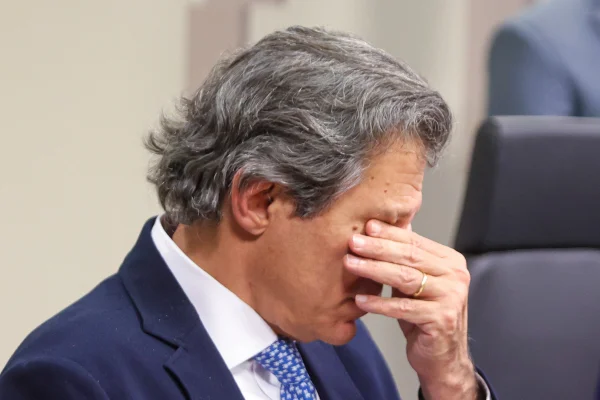 Ministro da Fazenda, Fernando Haddad, é ouvido pela comissão mista que analisa a Medida Provisória (MP) 1303 25, que tributa aplicações financeiras e ativos virtuais Metropoles