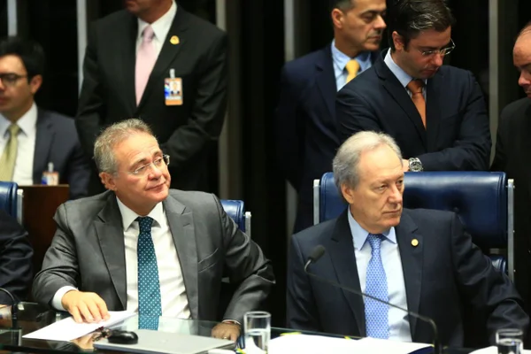Sessão de impeachment com Dilma ocorre sem troca de ofensas