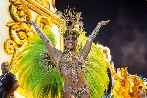 Ex-BBB Hariany Almeida fala sobre desfile de carnaval: “Emocionante”