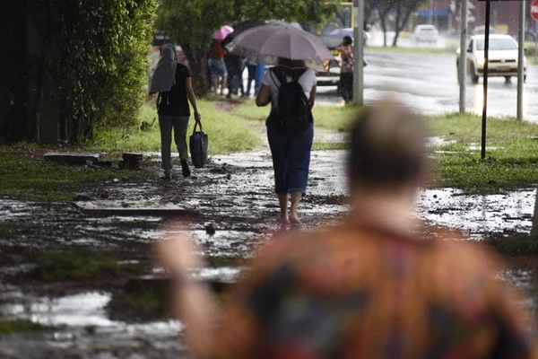 Pessoas na chuva