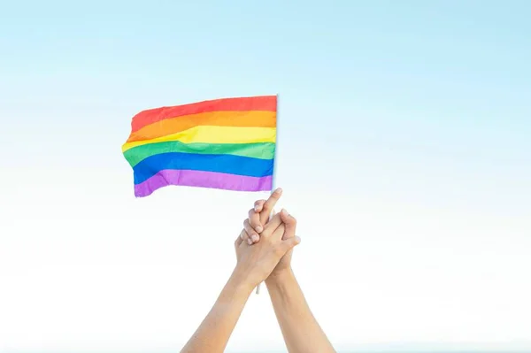 Propaganda com pessoas LGBT+ ajuda a romper preconceitos, diz estudo