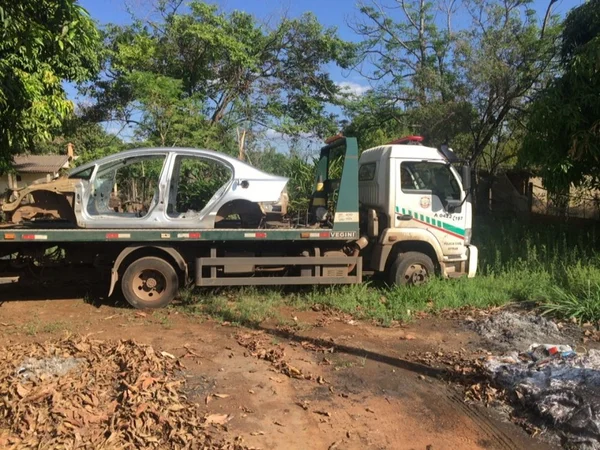Polícia Civil prende trio especializado em desmanche de carros