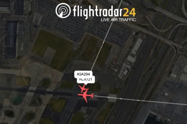 Arte colorida de radar mostrando aviões na mesma localização - Metrópoles