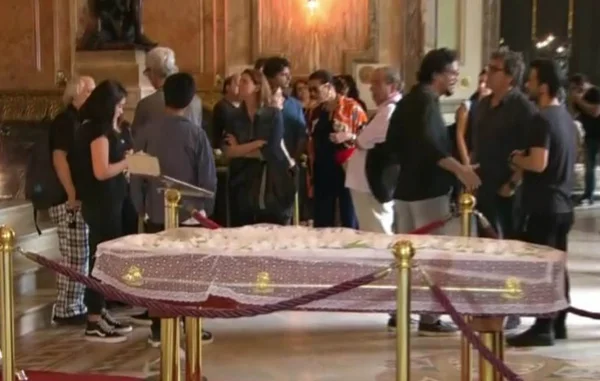 Amigos, fãs e familiares se despedem de Lúcio Mauro, no Rio de Janeiro