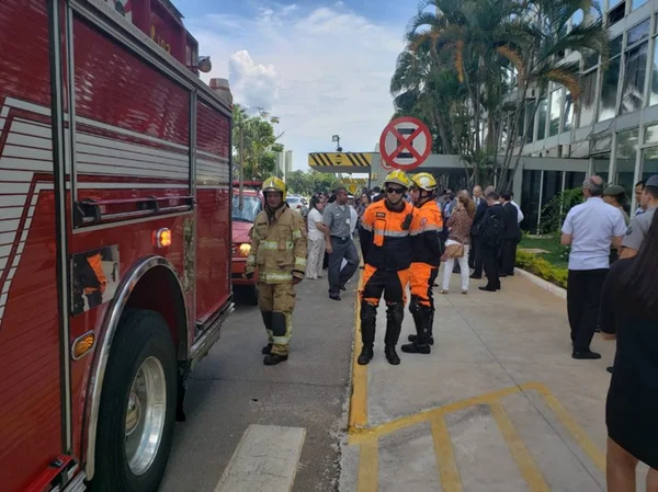 Ministério da Defesa é esvaziado após vazamento de gás