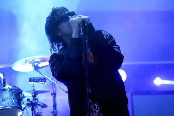 Julian Casablancas confirma novo disco do The Strokes para 2020