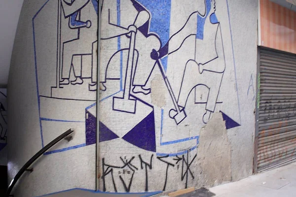 Mural Os Operário, de Di Cavalcanti, no Edifício Triângulo - Metrópoles