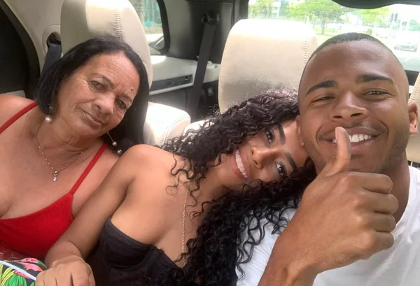 DJ Rennan da Penha deixa prisão e posta foto em família
