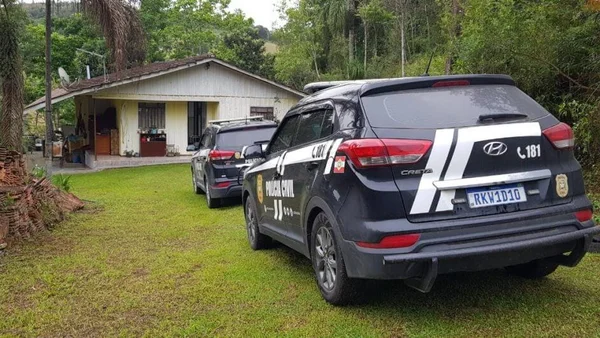 Imagem colorida de casa onde homem suspeito de estupro foi preso - Metrópoles