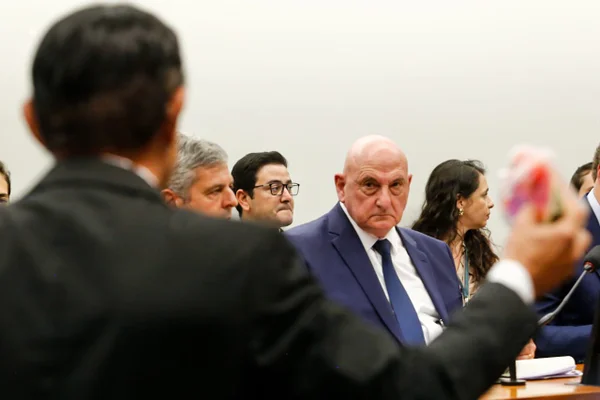 Maia quer evitar show da oposição contra GDias na CPMI do 8 de janeiro