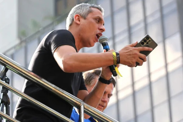 Gayer diz que vai a Brasília para “decisões” após prisão de Bolsonaro