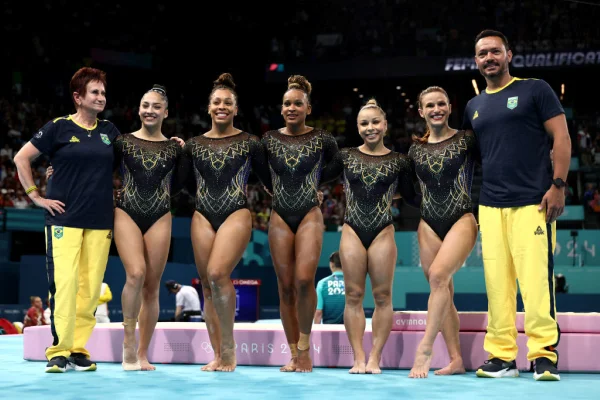 Imagem colorida da equipe feminina de ginástica artística do Brasil- Metrópoles
