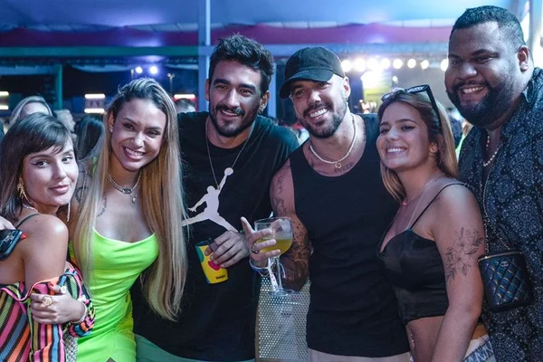 Teve Carnaval, sim! CarnaRildy lota o primeiro dia de famosos no Rio
