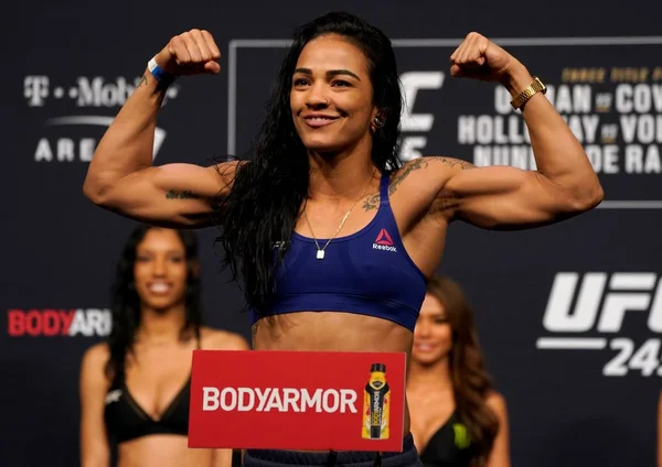 Lutadora Viviane Araújo