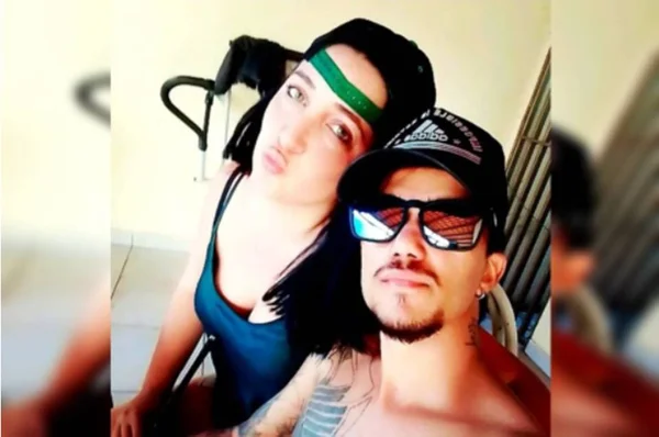 Casal sorrindo