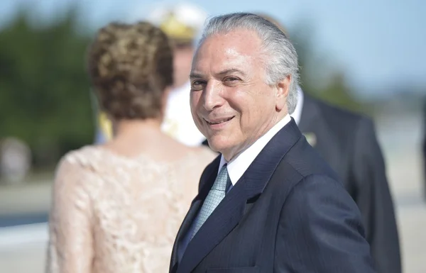 Em encontro com Dilma, Temer diz que é preciso “ouvir mais a sociedade”