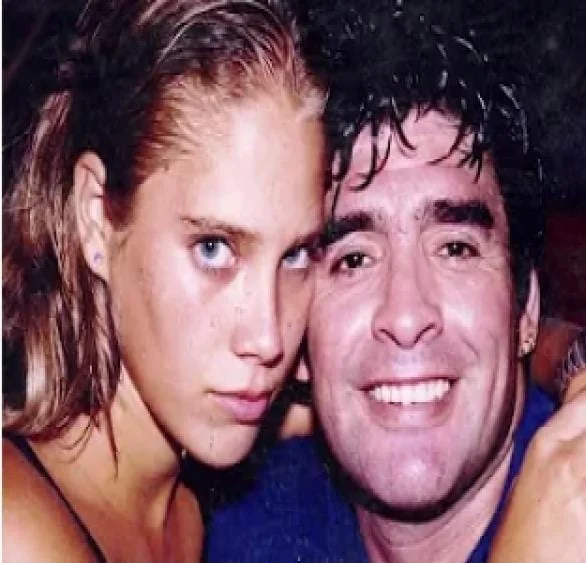 Mavys Álvares e Diego Maradona Mavys Álvares e Diego Maradona