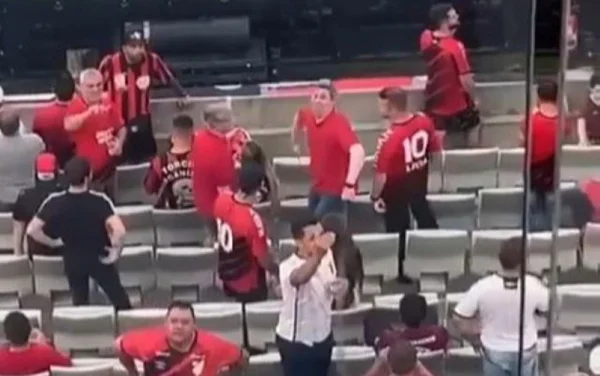 Torcedor do Athletico-PR é visto fazendo gesto racista a flamenguistas