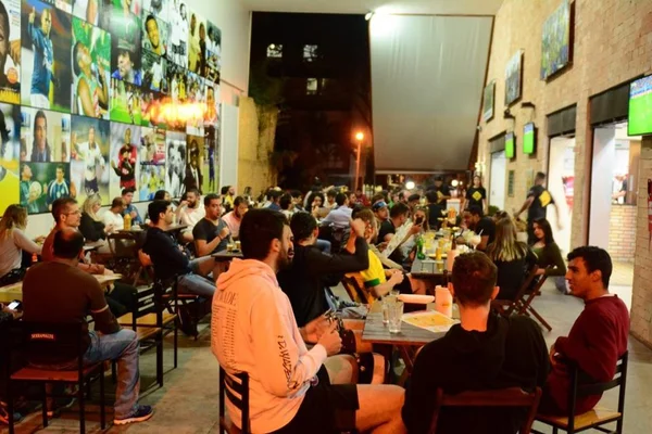 E aí, Jogador: bar anticlubista recebe todas as torcidas