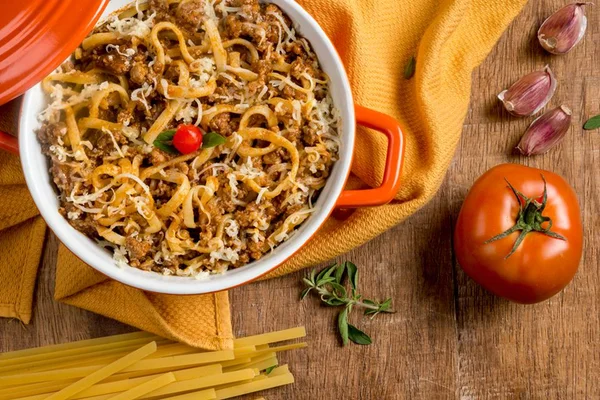 Panelinhas do Brasil lança linguine ao molho bolonhesa