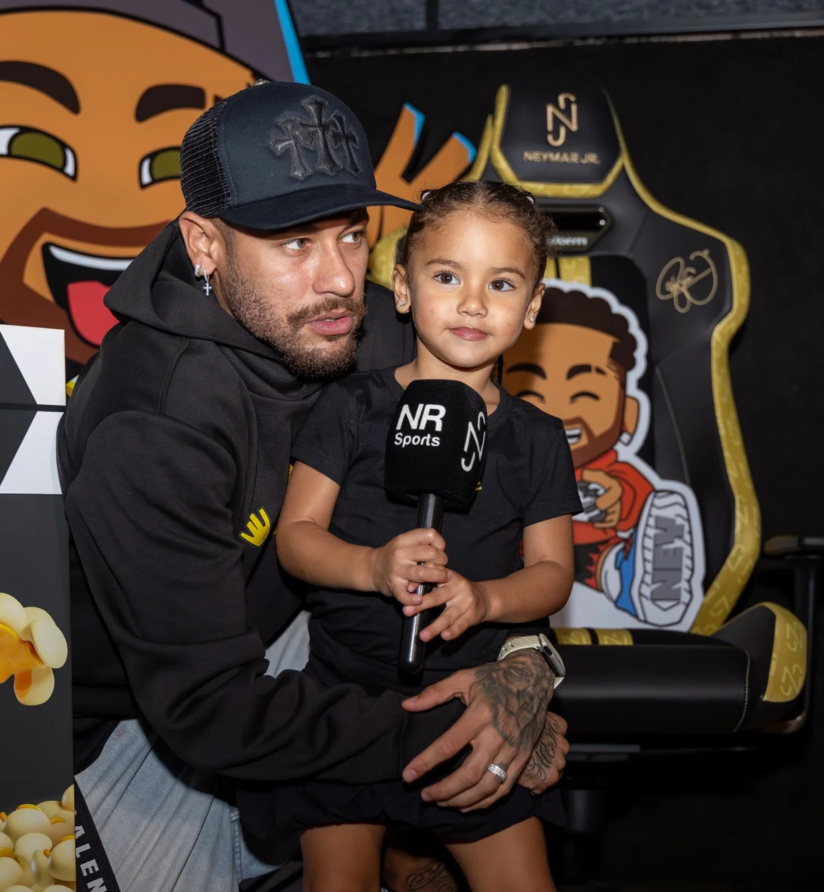 Neymar e Mavie. Neymar e Mavie.