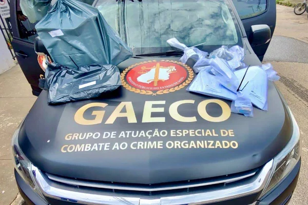 Imagem colorida viatura do GAECO, que investigou grupo ligado ao PCC - Metrópoles